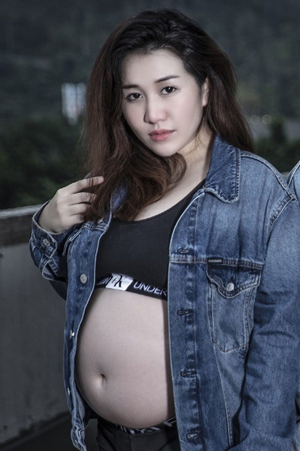 何超盈懷孕期間身形曾明顯增重。