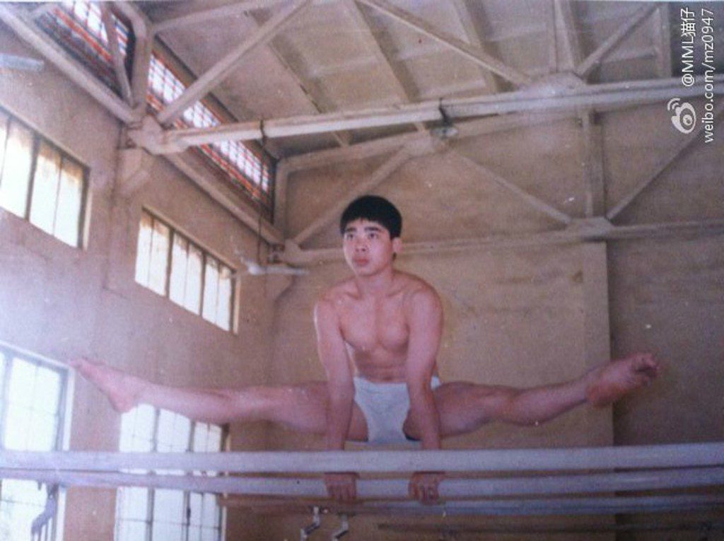 莫美林入行前來頭不小,他曾是國家級體操運動員,是李寧的師弟。