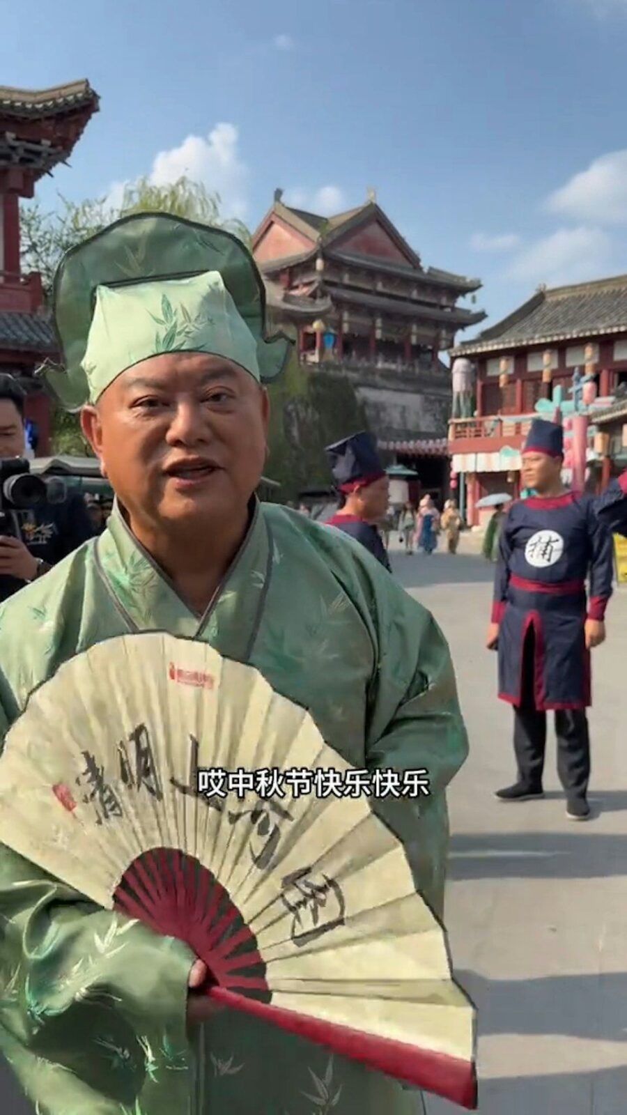 陳百祥在內地橫店影視城進行工作。