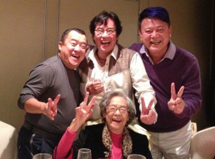 譚詠麟與陳百祥、曾志偉相識於微時，關係親密到融入彼此家庭。