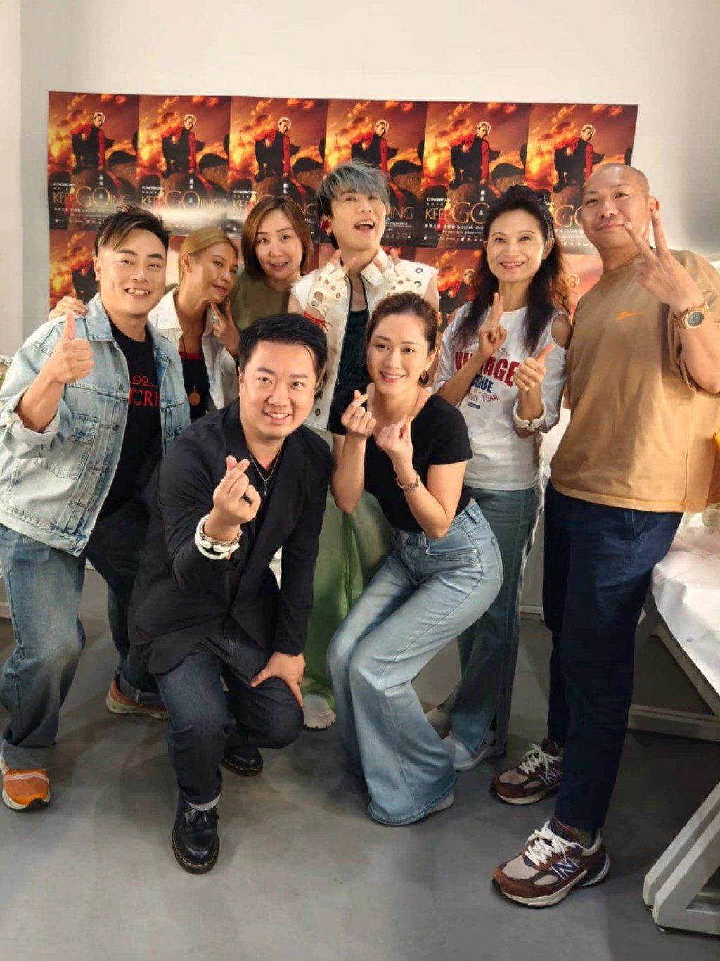 王賢訊(前左)曾是《中年好聲音2》的參賽者。