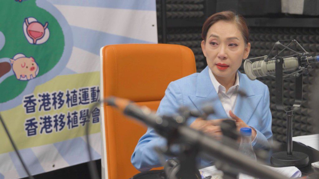 鄺美雲在節目中暢談童年往事。
