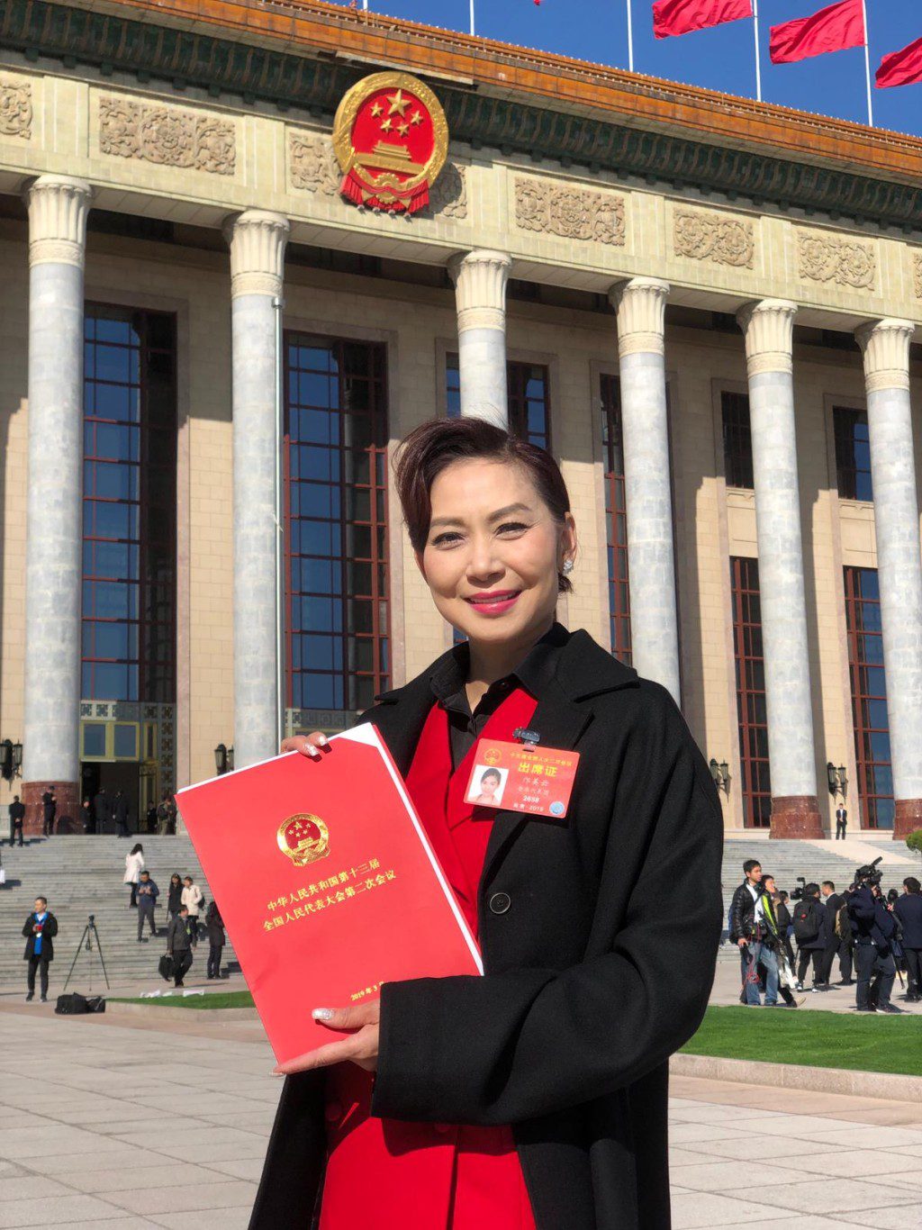 鄺美雲前往北京參與全國兩會會議。