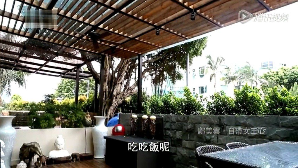 鄺美雲曾接受內地節目《魯豫有約》訪問，並公開其住所。