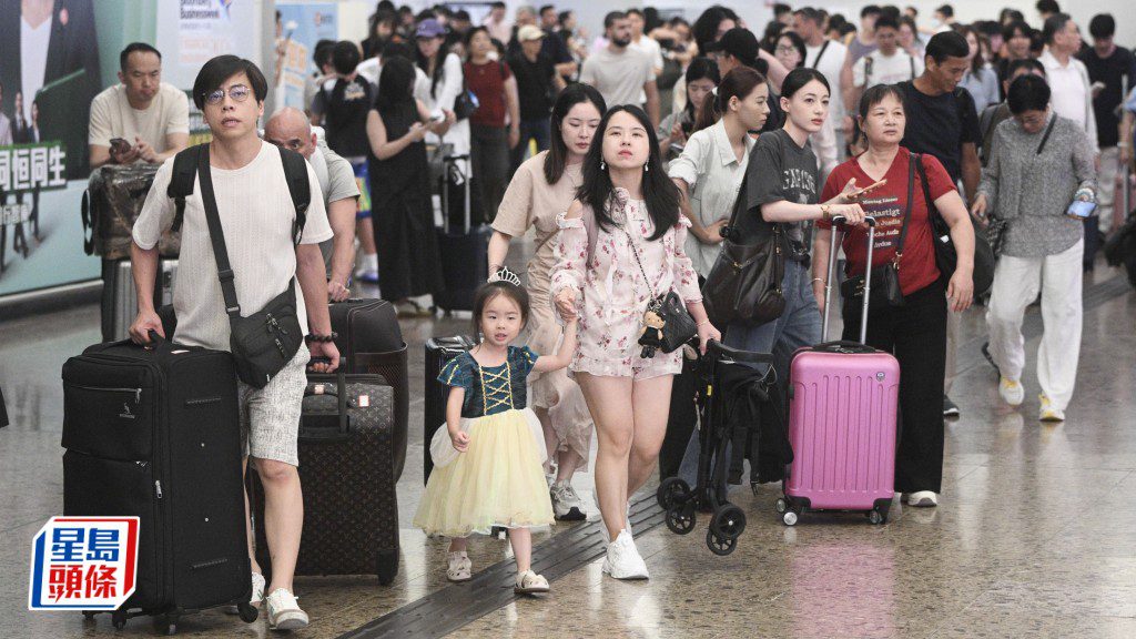 國慶黃金周出入境數據|首日逾60萬人次進出香港 內地旅客佔22萬