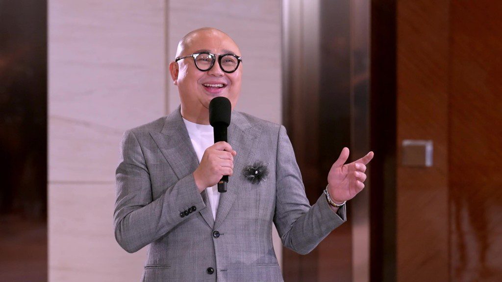 主持阿Bob對東東的表現表示欽佩。
