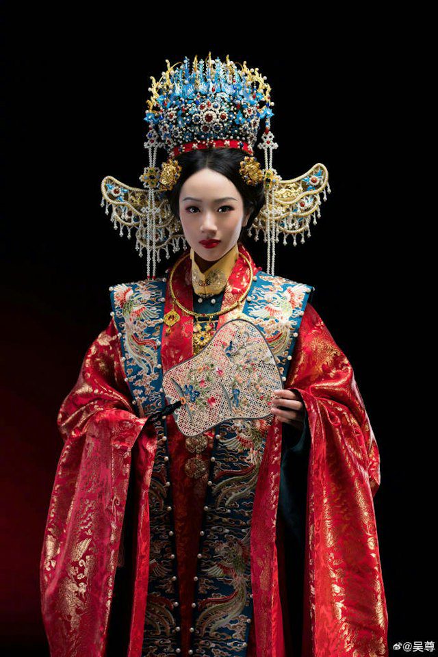 吳尊的15歲女兒NeiNei已長得亭亭玉立。