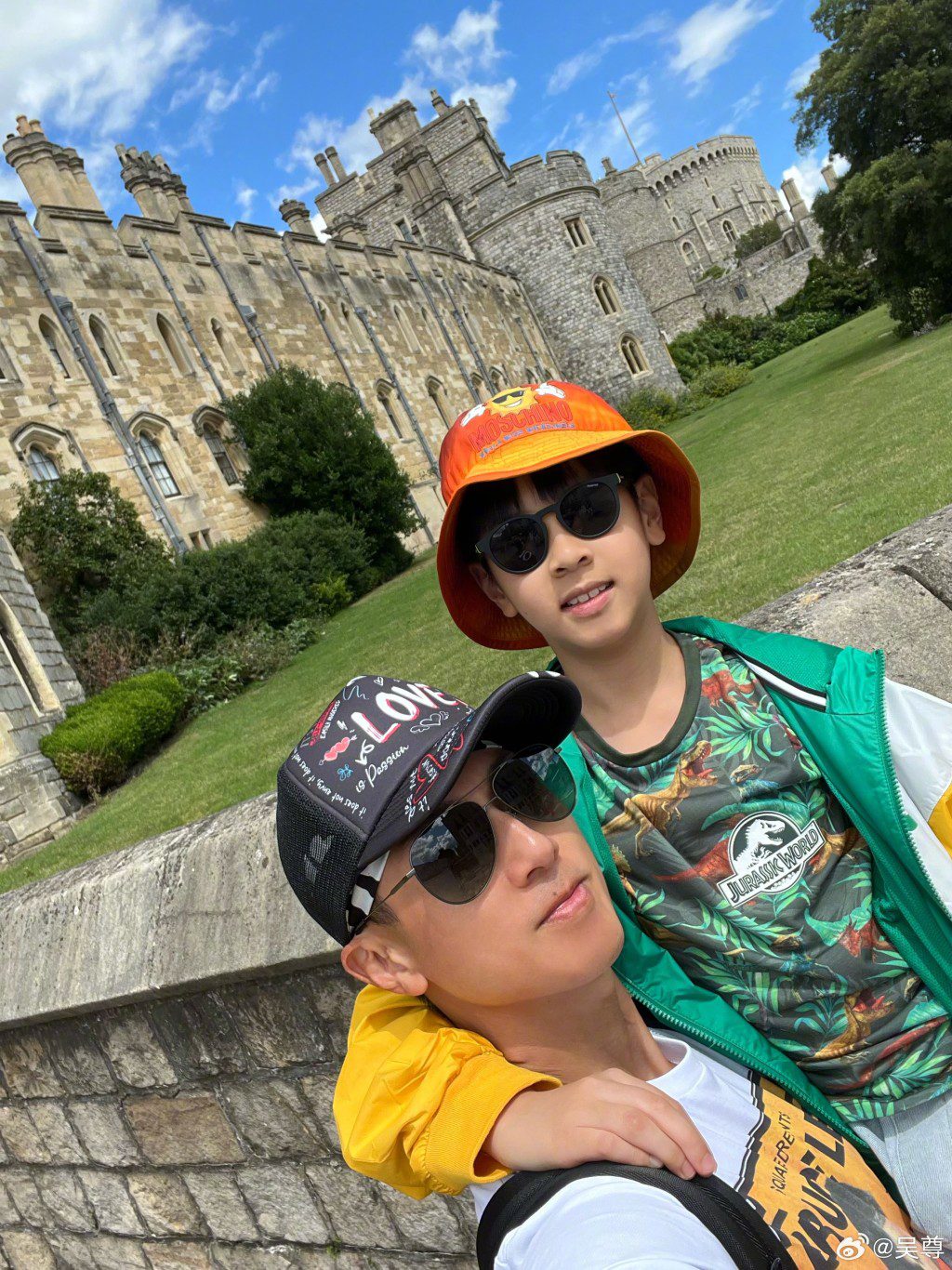 吳尊自公開婚姻狀況後,積極塑造顧家好老公、好爸爸的形象。