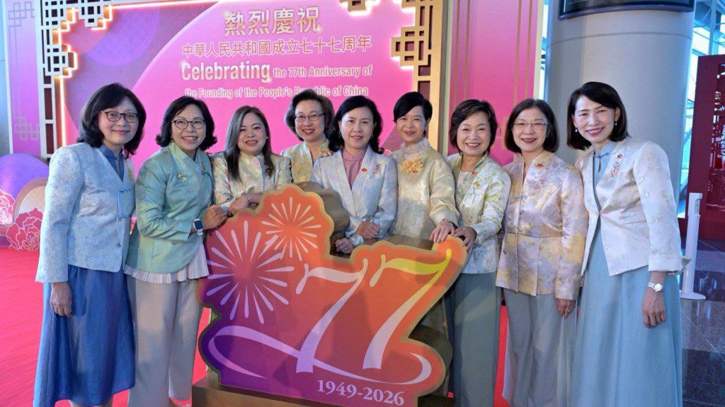 國慶77周年 女高官展現新中式時裝 陳美寶視察西九高鐵站迎客流