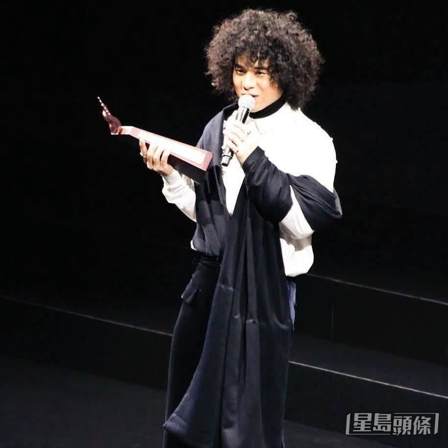 回顧在樂壇的發展,曾比特認為成績尚算有所交代。