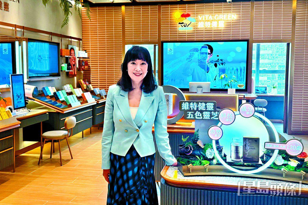 陳曦齡創辦頂尖健康品牌「維特健靈」並擔任董事長,在醫學界及商界均享有聲譽。