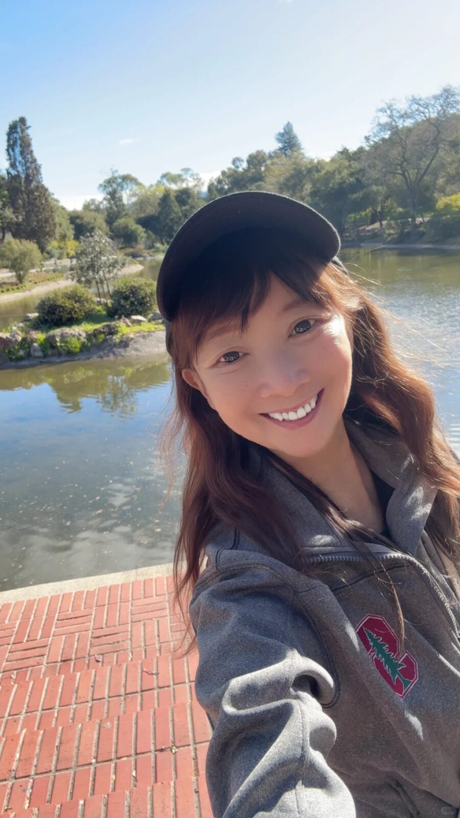 陳美齡一家去了公園,共享天倫之樂。