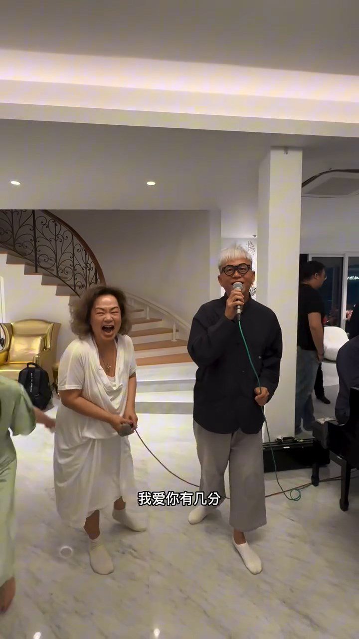 杜麗莎原本沒有計劃在派對上唱歌。