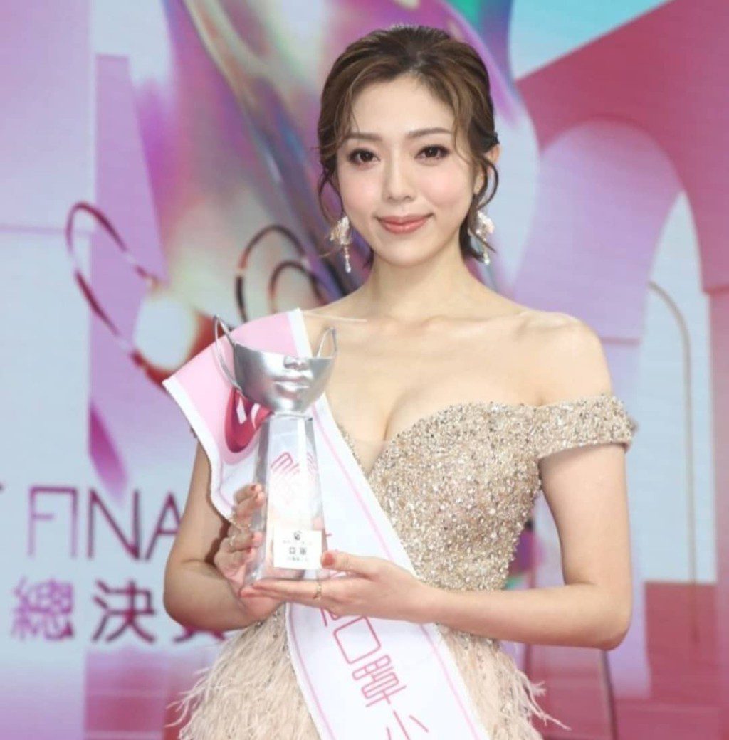 原名徐蒨寧的徐蒨駖,是《最後一屆口罩小姐選舉總決賽》亞軍得主。