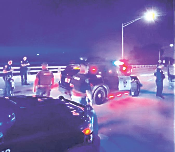 南三藩市警員當晚在280公路上方天橋,一度與女死者對峙。南三藩市警察局