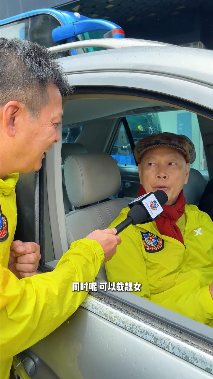 羅家英鬼馬地向鏡頭表示，開車的好處之一是可接載「靚女」。