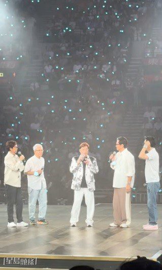 譚詠麟紅館演唱會上，溫拿五虎上演久違的合體演出。