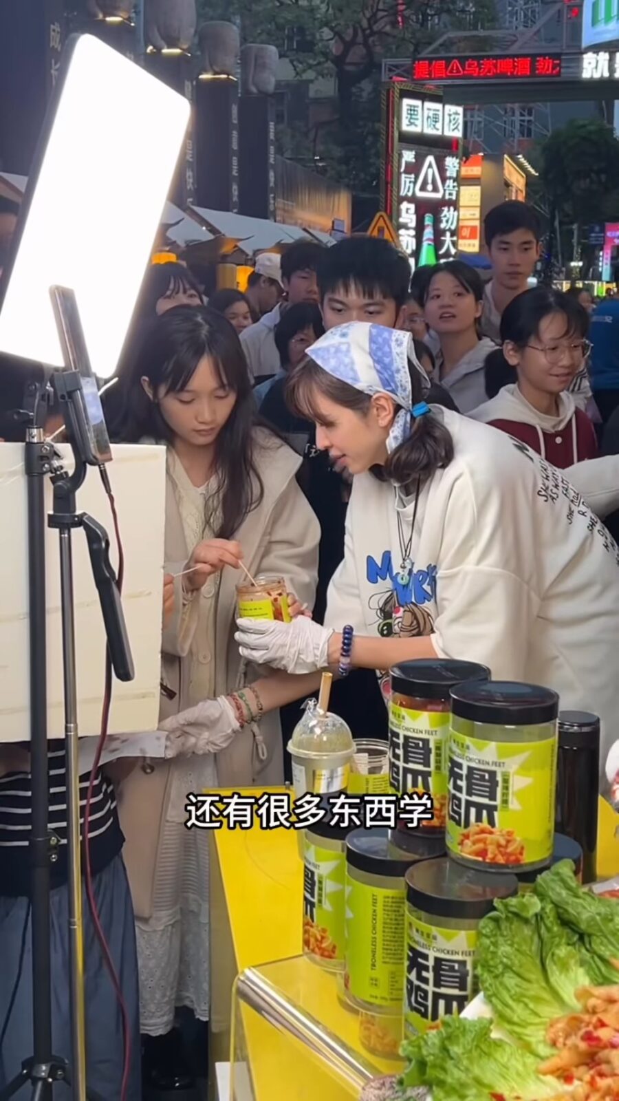 不少藝人北上發展時，也會找他尋求合作機會。