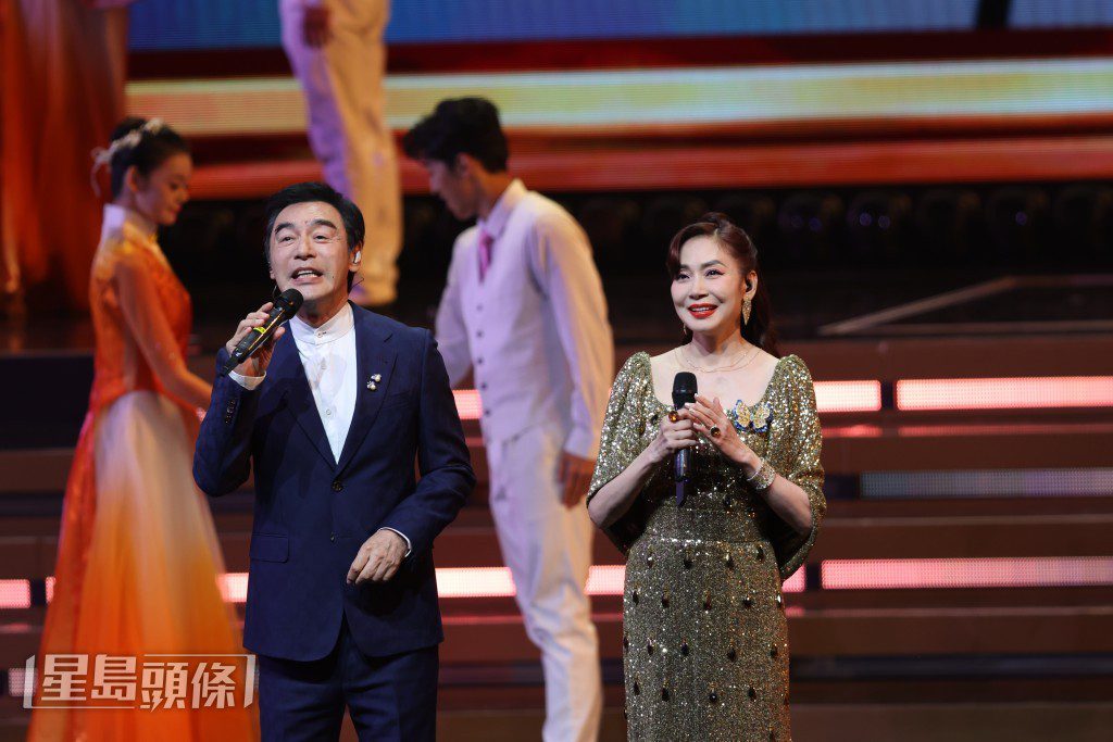 她與鍾鎮濤首次為國慶晚會合唱〈我哋一家人〉。