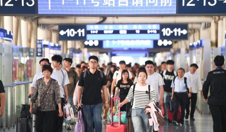 國慶黃金周首日客流破3.29億 鐵路發送量創歷史新高
