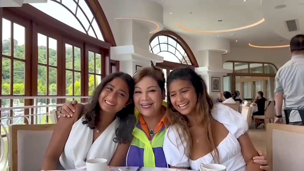 肥媽見到兩個孫女,表現得非常高興。