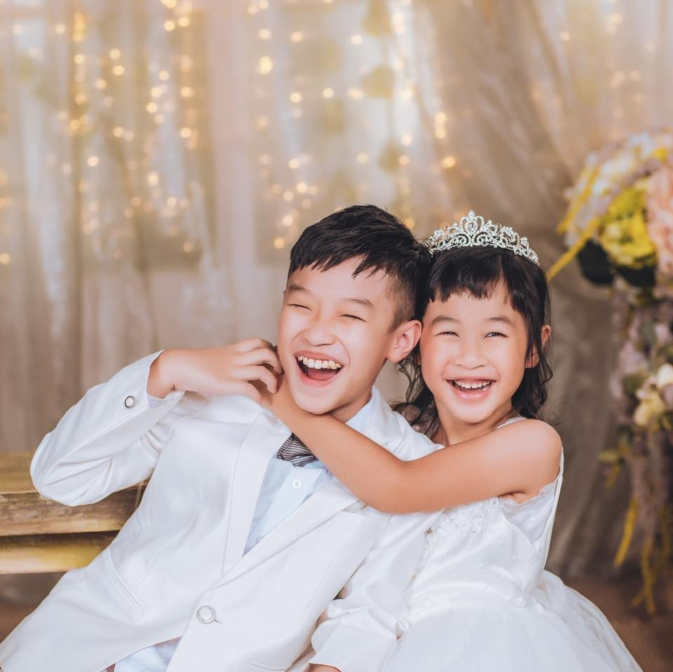 她婚後育有一子一女。