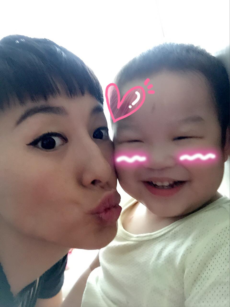 她對兒子非常疼愛。