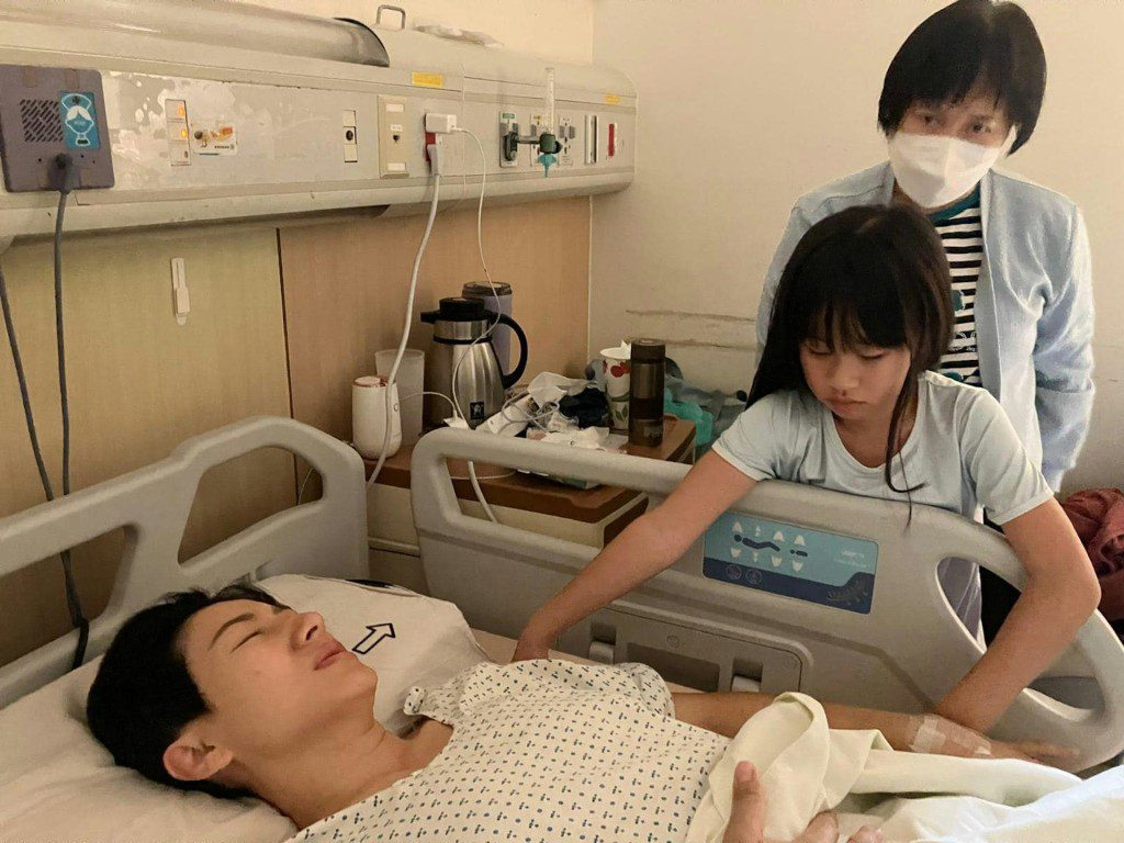 她近日公布兒子手術成功的消息。