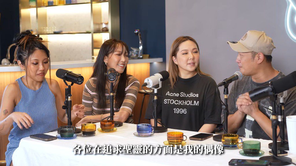 吳浩康(右)在《Better Together》節目中分享信仰,更將鍾舒漫(左二)等主持視作靈性追求的榜樣。(節目截圖:《Better Together Hong Kong》)