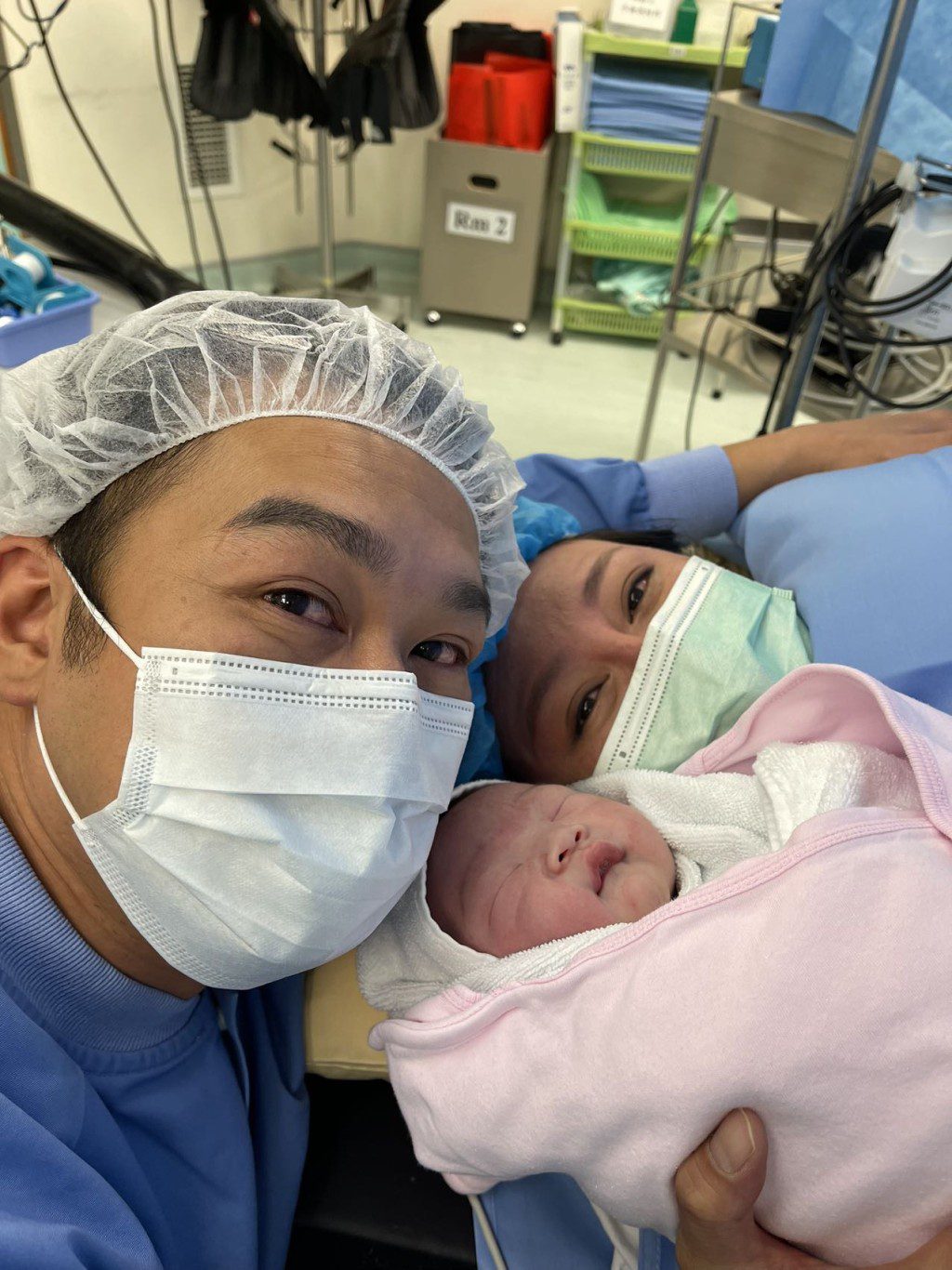 郭思琳於2022年9月為吳浩康誕下兒子。