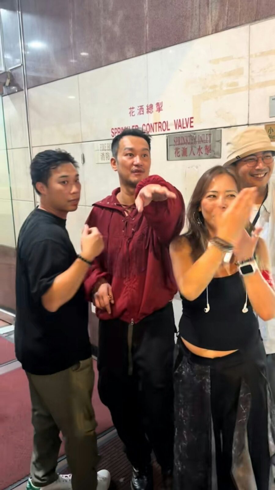 有網民留言還原事件,指「對方已叫他不要拍攝,但他仍堅持拍攝,毫不尊重人。」