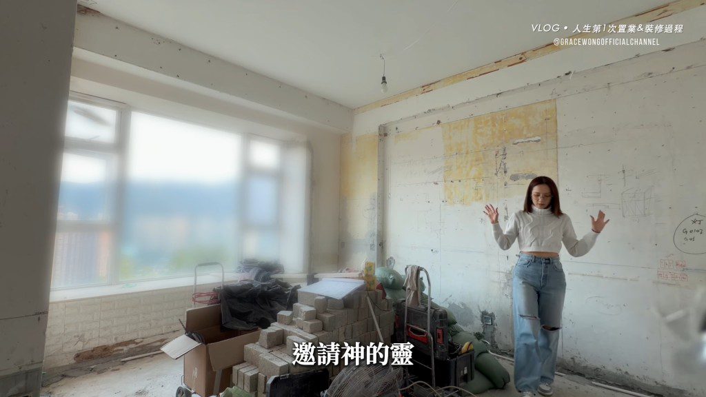 王君馨曾獨自在新居內,進行了整整一天的虔誠禱告。