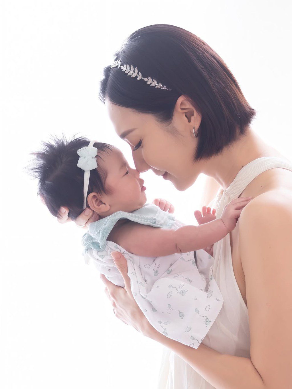 王君馨與女兒都打扮得十分漂亮。