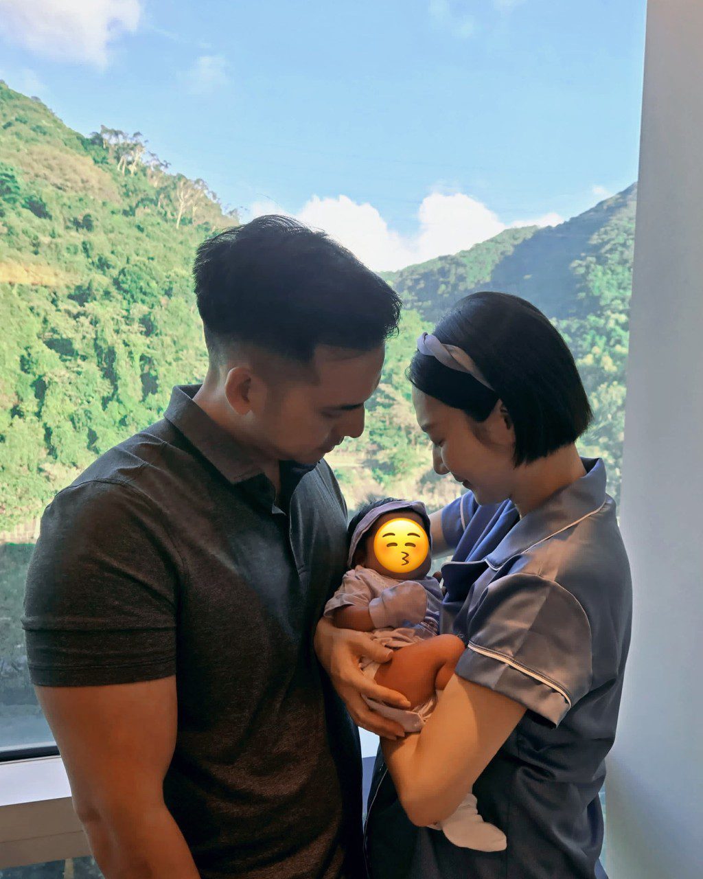 王君馨經歷了十多小時的自然分娩過程,最終順利誕下女兒。