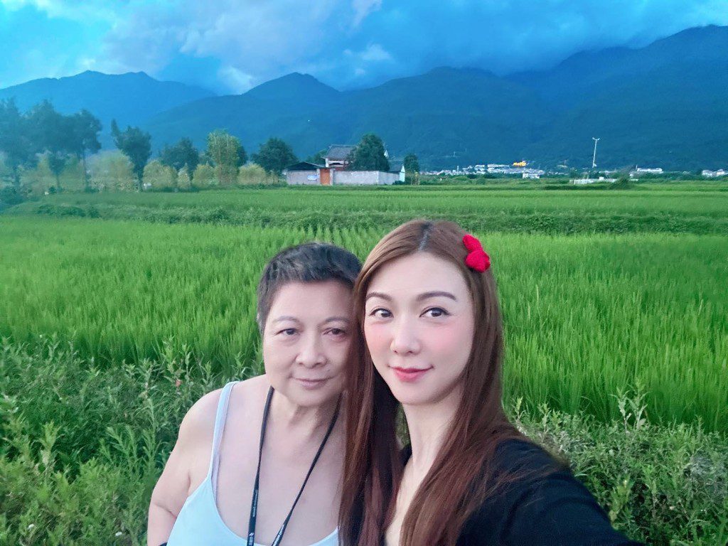 薛凱琪在內地工作時，媽媽曾到當地探望，兩母女更順道觀光。