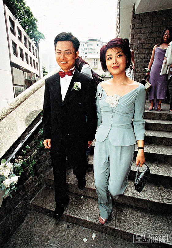李明慧（右）近日透露，正在辦理離婚手續。