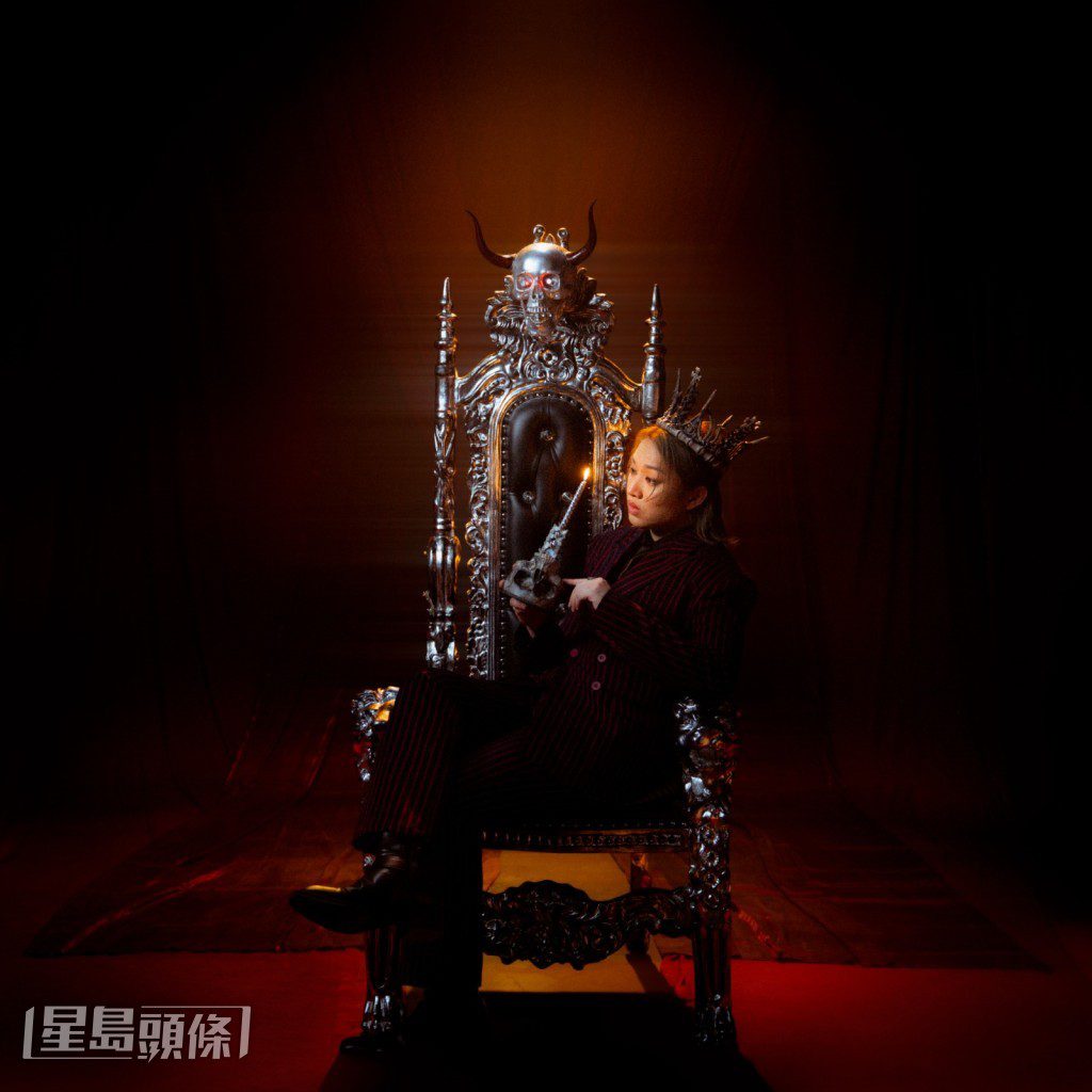 MIRROR成員柳應廷(Jer)帶來全新單曲作品《魔笛》。
