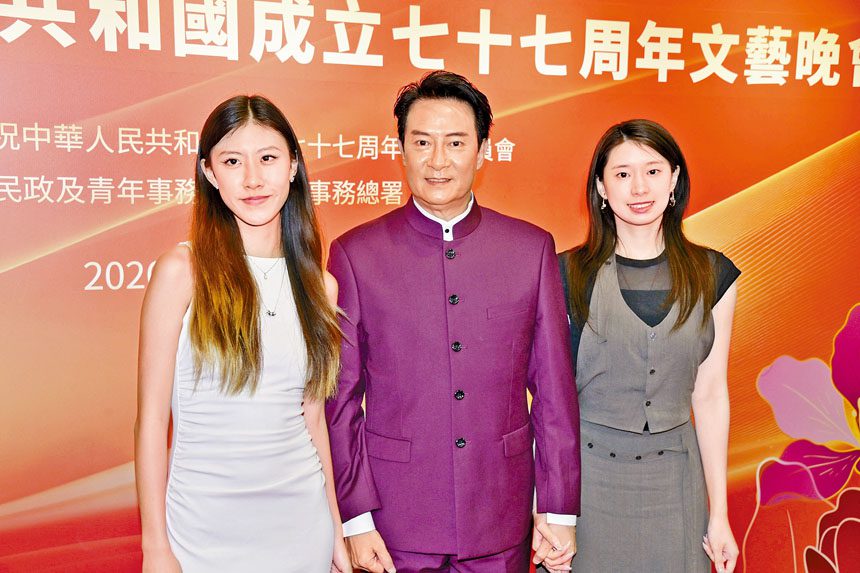 ■劉錫明攜女兒劉安晴（右）以及侄女劉森頤（左）亮相。