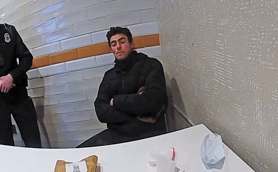 警方公佈曼吉奧內在賓州麥當勞被捕的畫面。 地區檢察官圖片