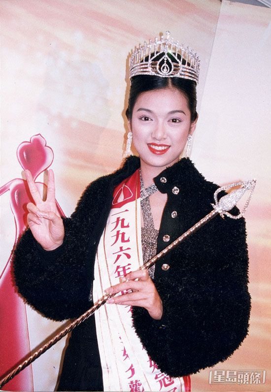 李珊珊在1996年贏得港姐冠軍後,便加入娛樂圈發展。