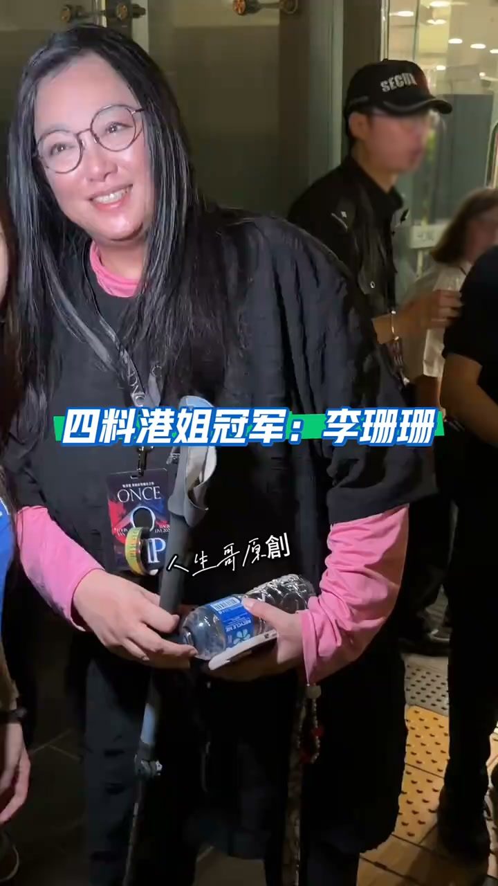 李珊珊與現場觀眾合照。
