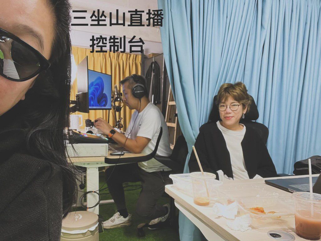 李珊珊之前露面多數只展示半邊臉。