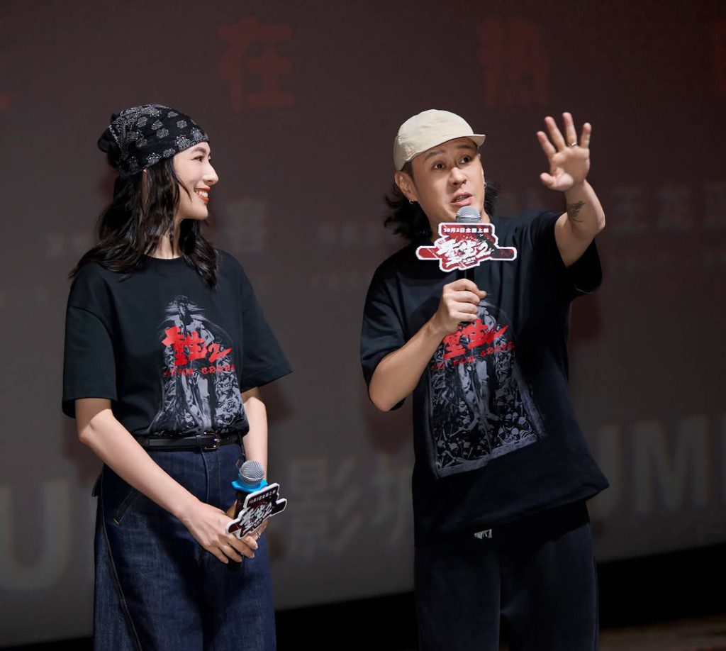 梁洛施在《重生2》路演上，深情望著男友兼導演馬浴柯分享拍攝感受。