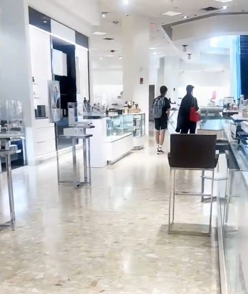 李長治的身高已與梁洛施相若。