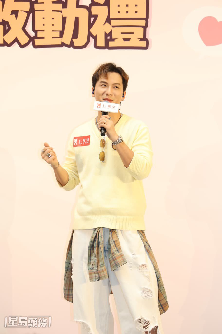 活動上,周吉佩現場演唱了他的派台作品《單眼皮愛大眼睛》。