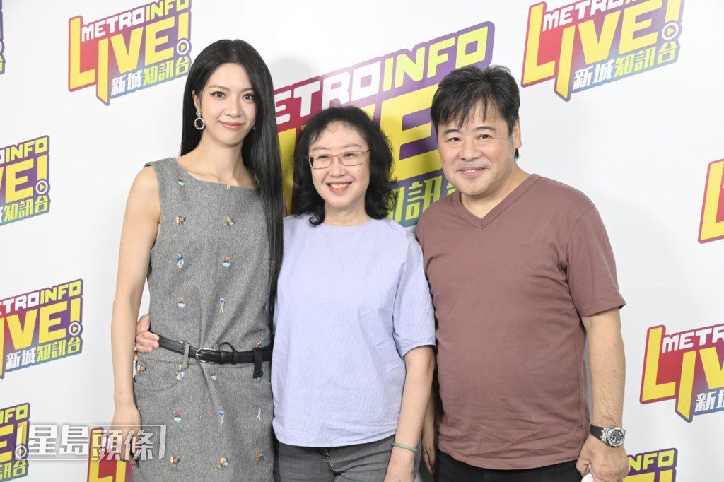 TVB前高層何小慧特別前來探班,令陳曉華與韋家雄感到開心又感動。