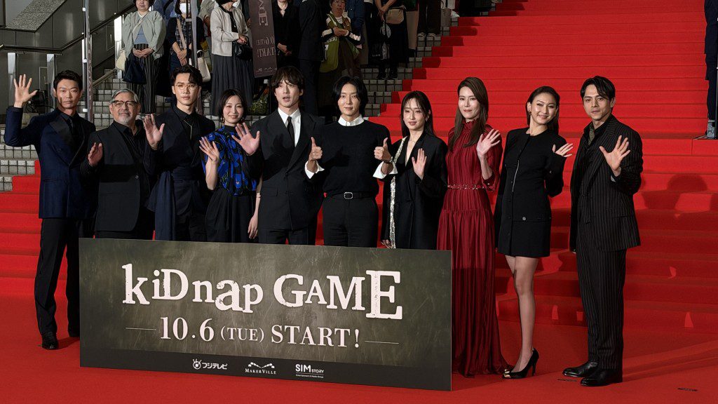 Stanley（左三）前日到東京出席新劇《kiDnap GAME》全球首映，同劇演員包括李準基（右五）、坂口健太郎（左五）、柯佳嬿（右四）等。