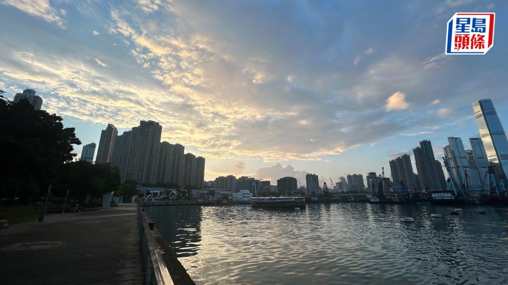 天文台預測今日大致多雲 早上短暫時間有陽光 最高氣溫約31度