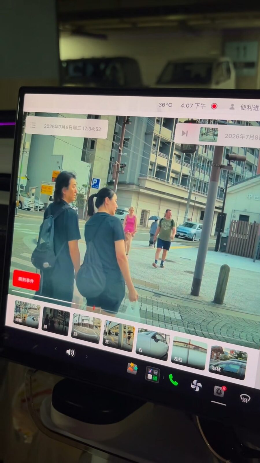 鄭伊健與蒙嘉慧打扮樸素地在街頭漫步。