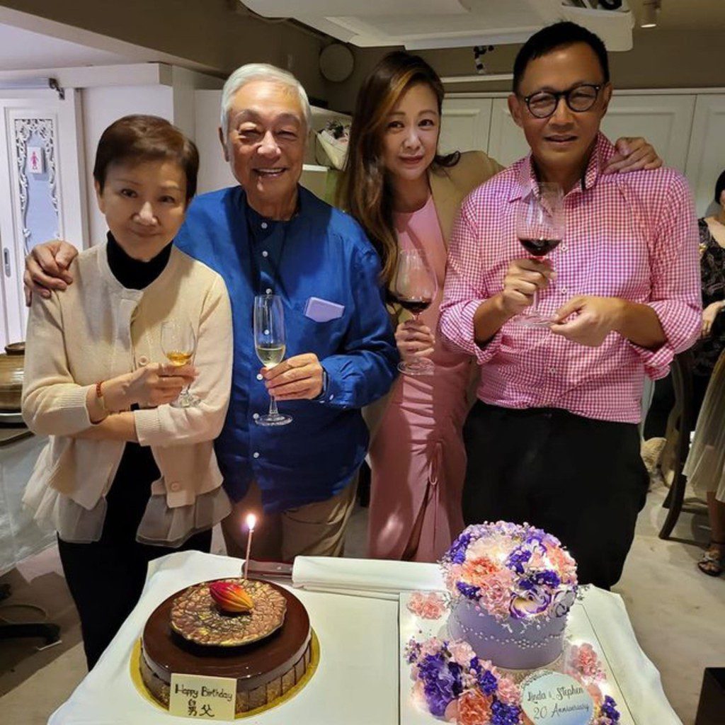 王馨平與金融才俊丈夫李家輝（右一）結婚已超過二十年。